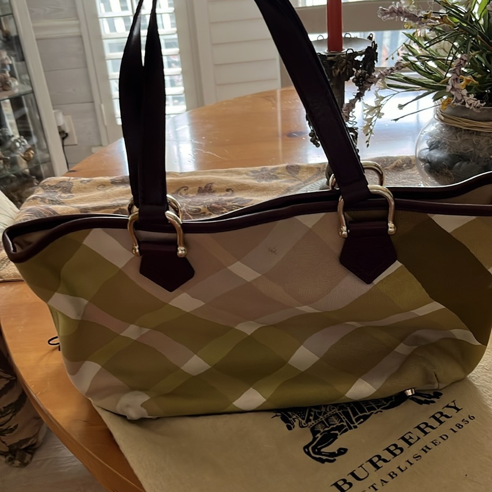 Burberry Green and White Tote Bag - Picture 2 of 10